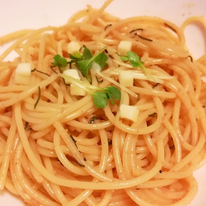 モッツァレラチーズとかいわれ大根の明太子パスタ